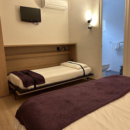Hostal Restaurant Roma Cubells المظهر الخارجي الصورة
