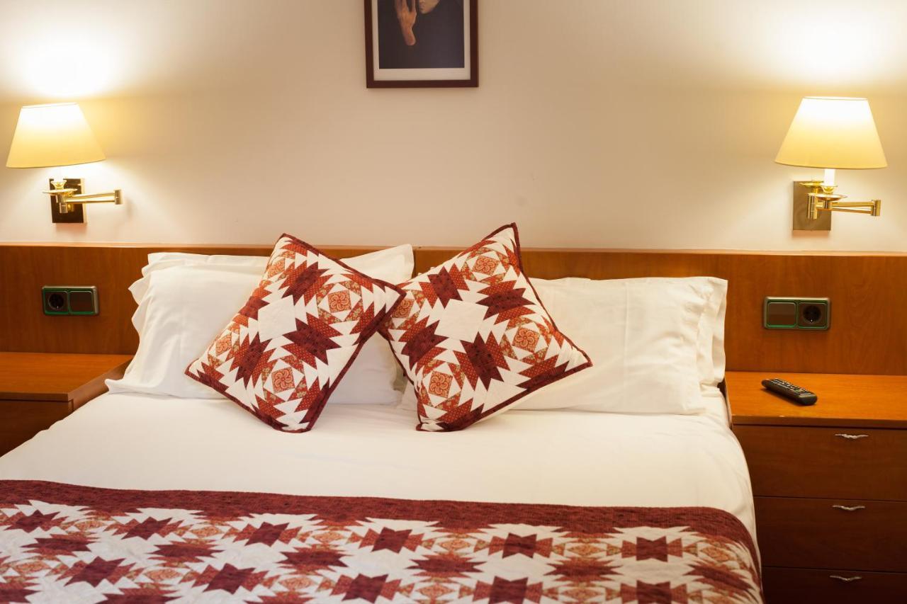 Hostal Restaurant Roma Cubells المظهر الخارجي الصورة