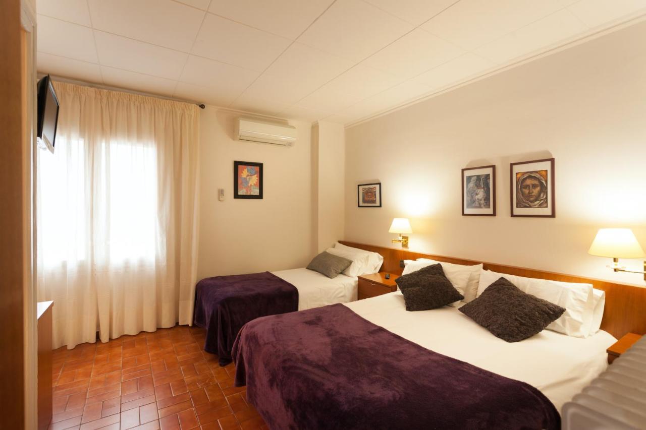 Hostal Restaurant Roma Cubells المظهر الخارجي الصورة