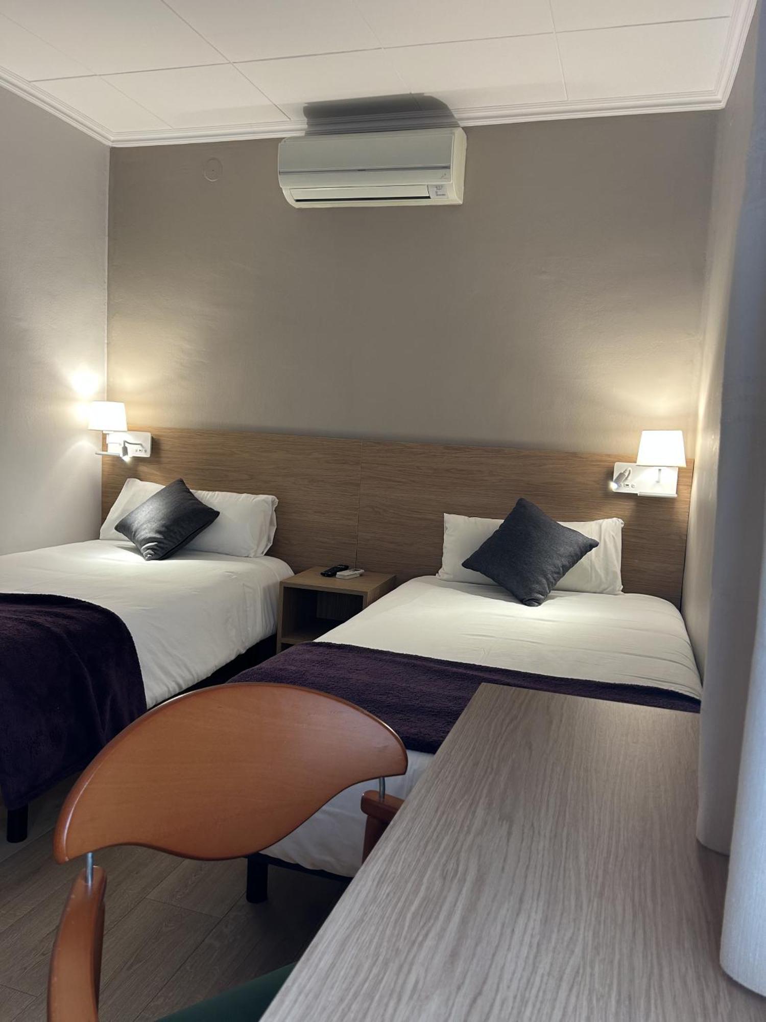 Hostal Restaurant Roma Cubells المظهر الخارجي الصورة